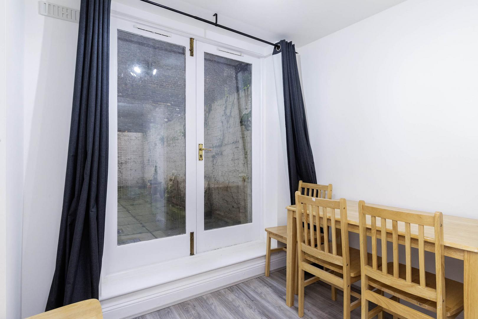 Newly painted two double bedroom flat with study near Regents Park and to tube! Cosway Street, Marylebone